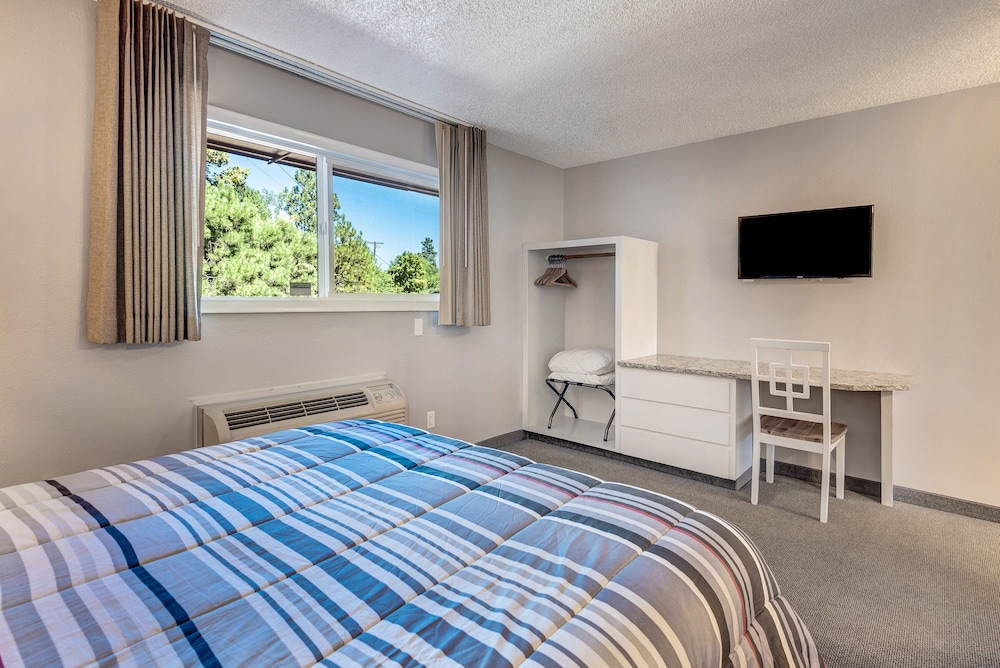Bend Riverside Inn & Suites - photo 38