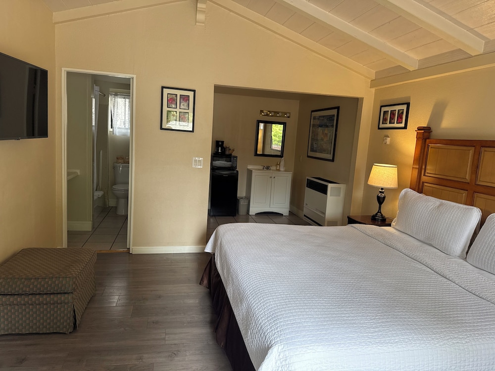 Carmel Resort Inn - photo 39