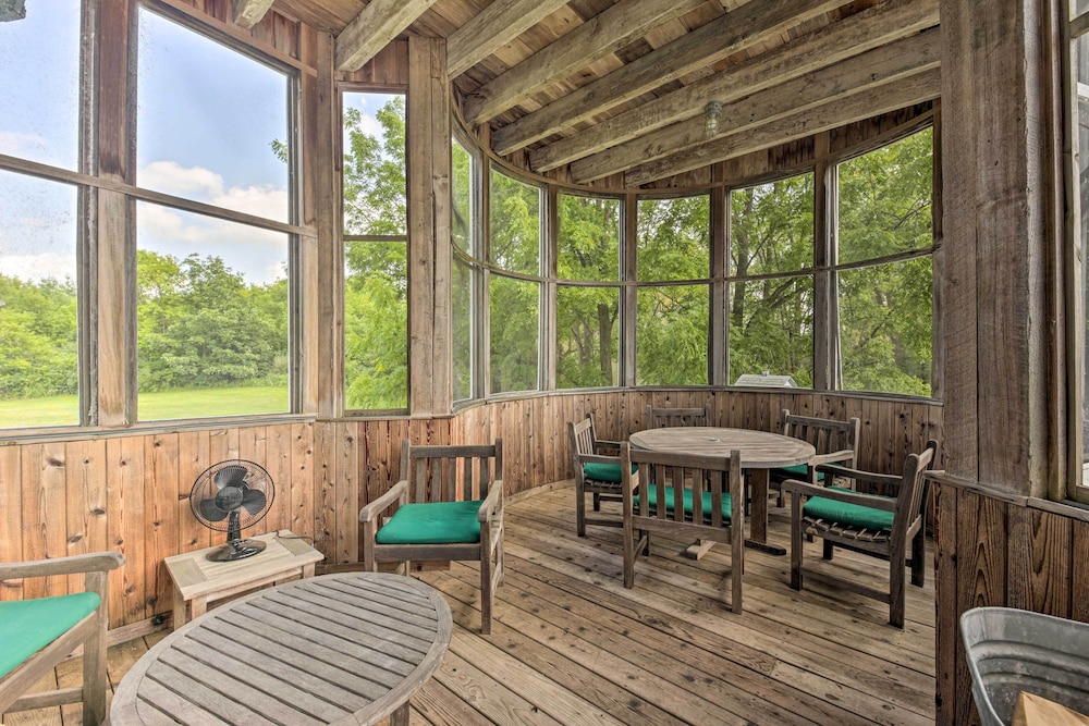 Luxe Barndominium with Home Gym Theater and More — 4-Star Luxury Hotel in Walworth, United States