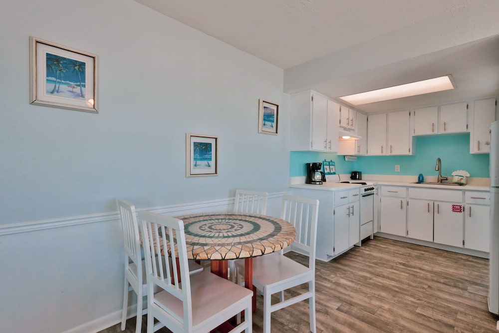 Coastal Waters Inn - photo 7