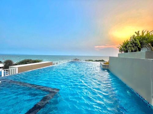 Exclusive Seaview corner room 50 sqm &BHB Bangsaen — 4-Star Luxury Hotel in Chon Buri, Thailand