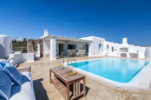 Villa Chaniotis jacuzzi & pool — 4-Star Luxury Hotel in Mykonos, Greece