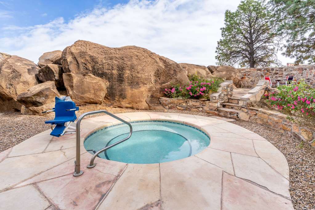 La Quinta Inn & Suites by Wyndham Santa Rosa - photo 4