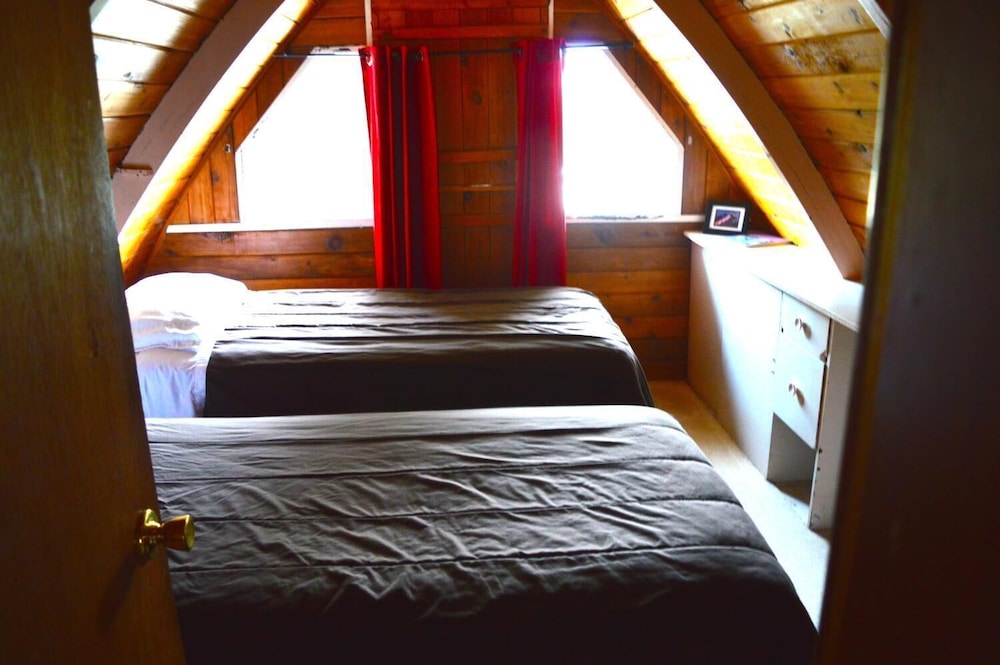 Red Shutter Cabin — Rossland — photo 5