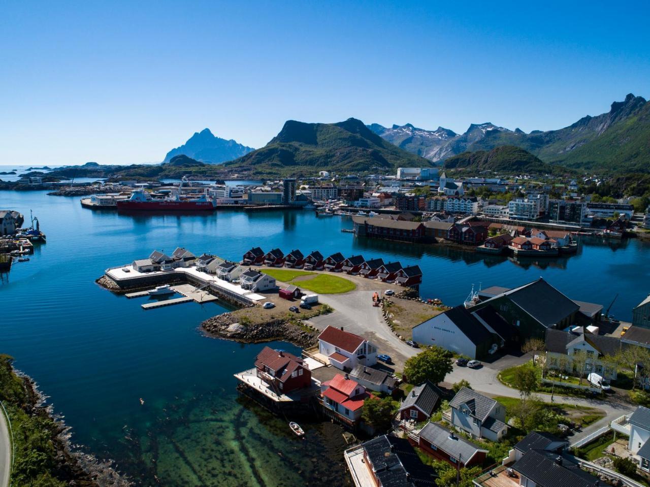Svolvær Havn Waterfront Villa — 4-Star Luxury Hotel in Svolvaer, Norway