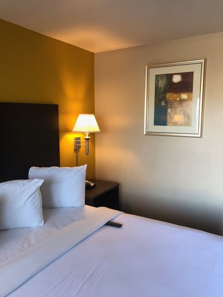 Howard Johnson by Wyndham Odessa TX - photo 9