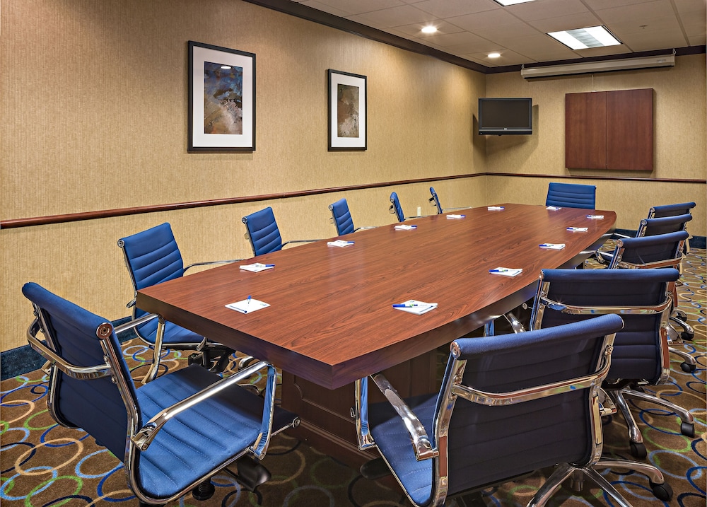 Holiday Inn Express Hotel & Suites Manchester Airport by IHG - photo 54
