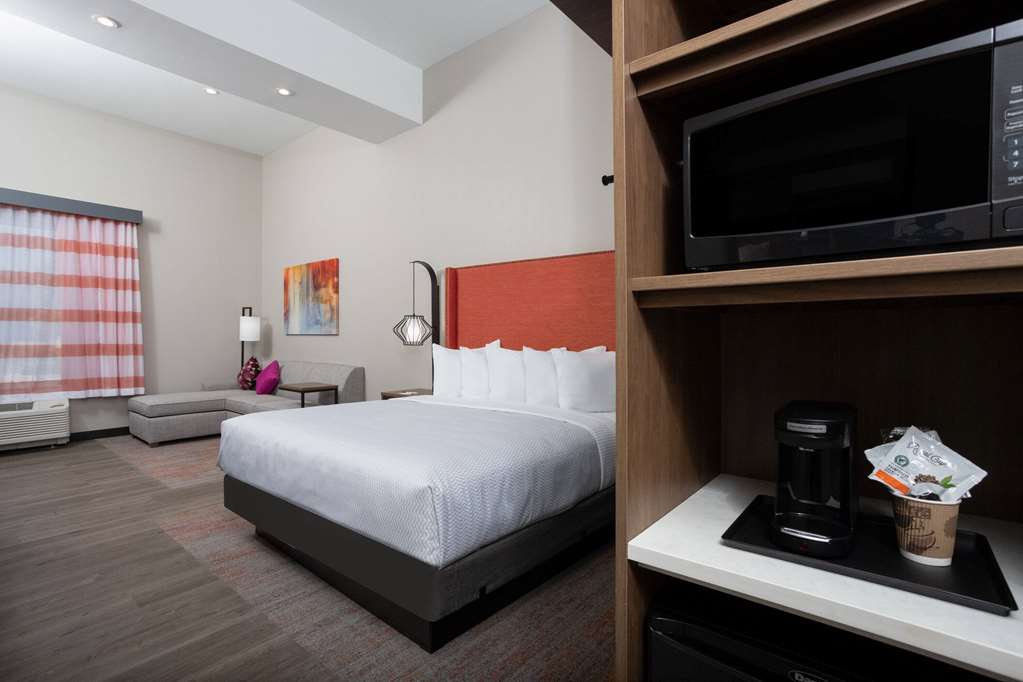 La Quinta Inn & Suites By Wyndham Pflugerville - photo 30