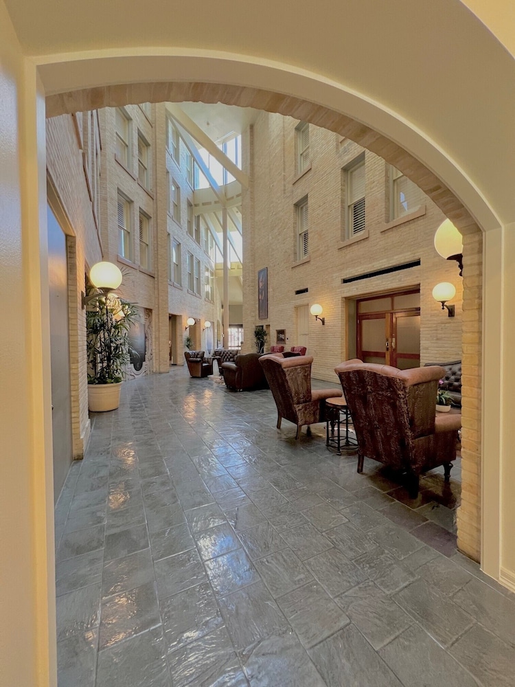 Crockett Hotel - photo 5