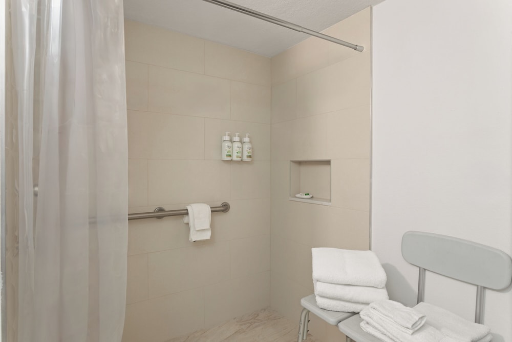 Baymont by Wyndham Orlando North Millenia - photo 20