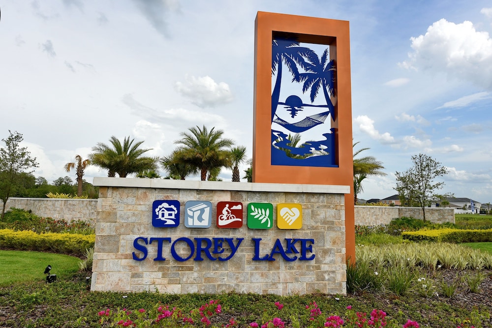 Luxurious 10 bed Lakefront Retreat Near Disney - photo 76