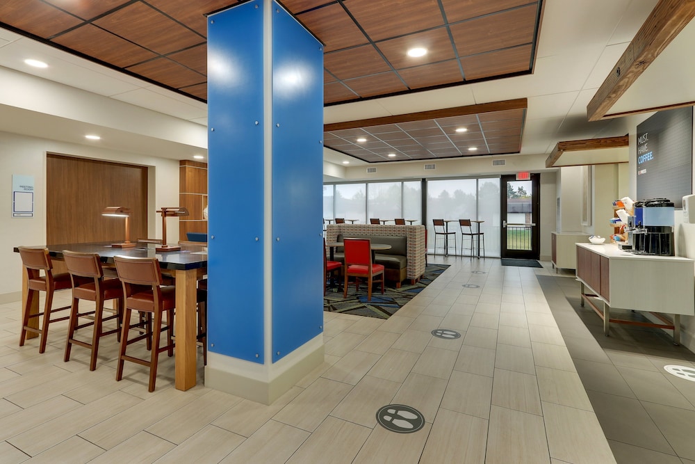 Holiday Inn Express & Suites Troy by IHG - photo 66