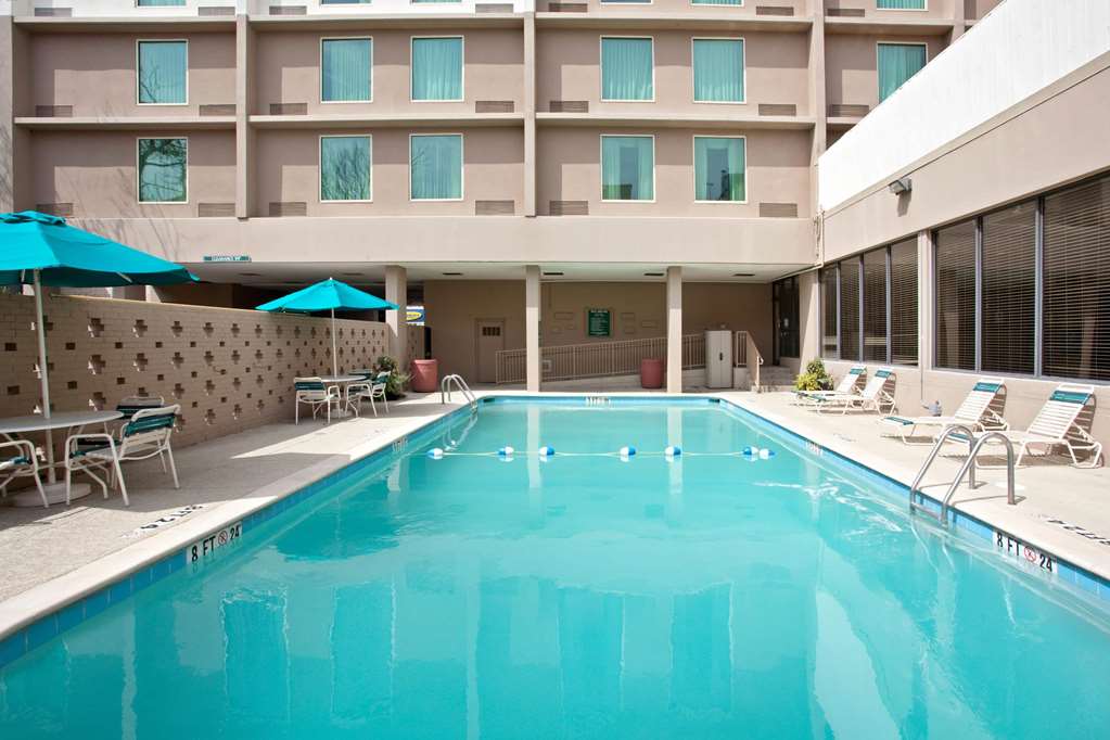 La Quinta Inn Suites Downtown Conference Center - photo 7