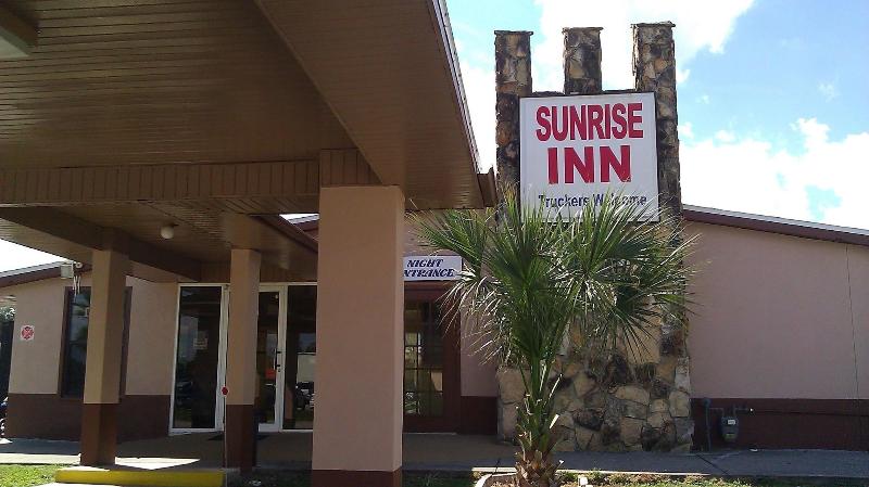 Sunrise Inn - carbon neutral hotel in Bradenton