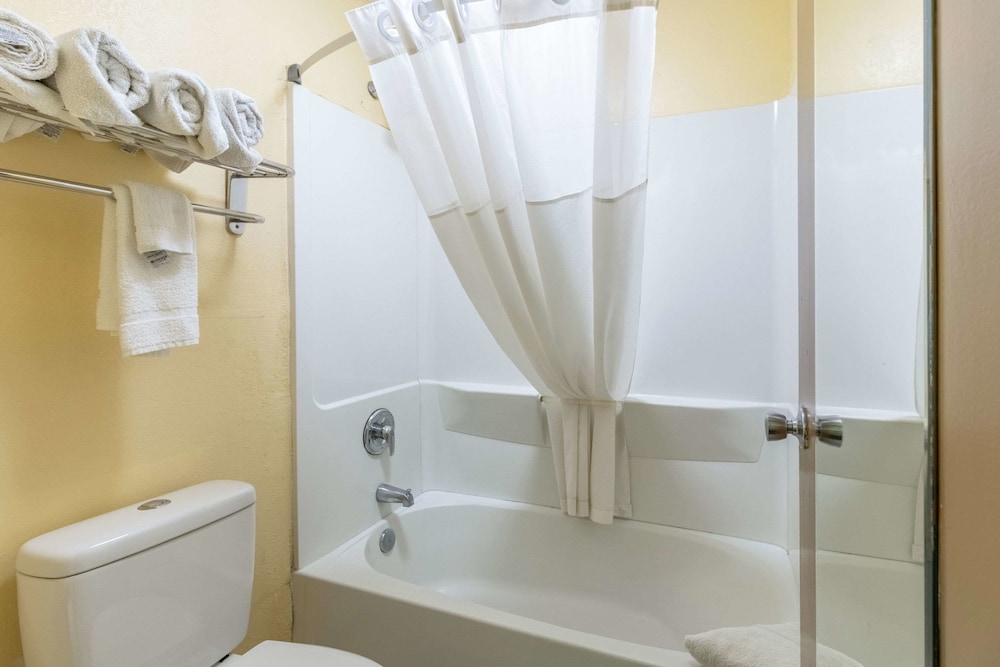 Quality Inn Franklin Cool Springs Area - photo 14