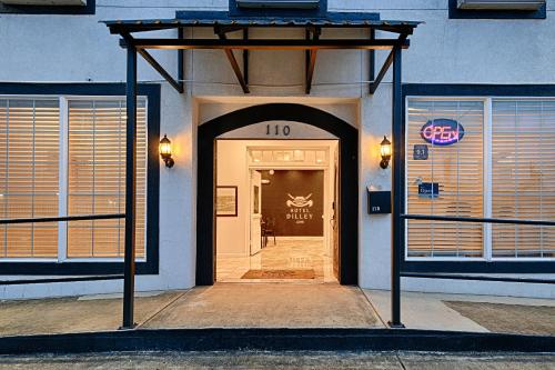 Hotel Dilley Grand - photo 12