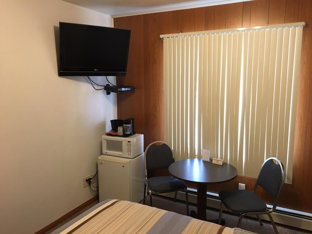 Coho Motel and Suites - photo 12
