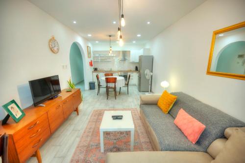 Elegant 2 bedroom apartment in Sliema LMIF1 1 — 4-Star Luxury Hotel in Sliema, Malta