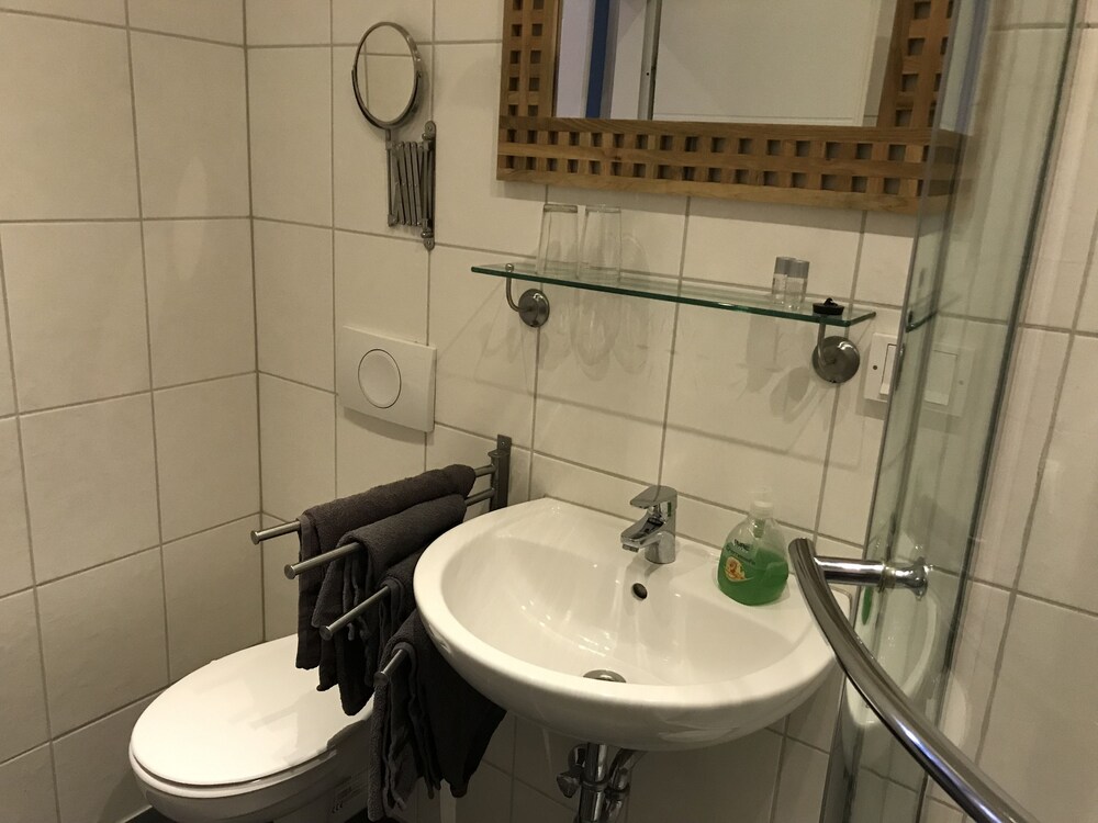 Deep Soaking Bathtub