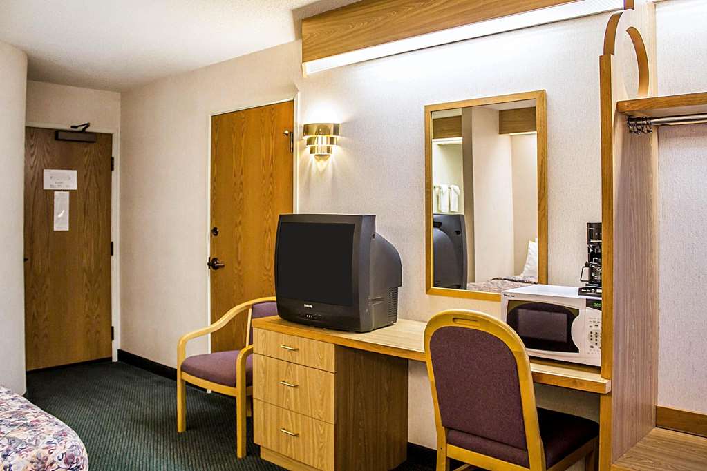Rodeway Inn Abbotsford - photo 9