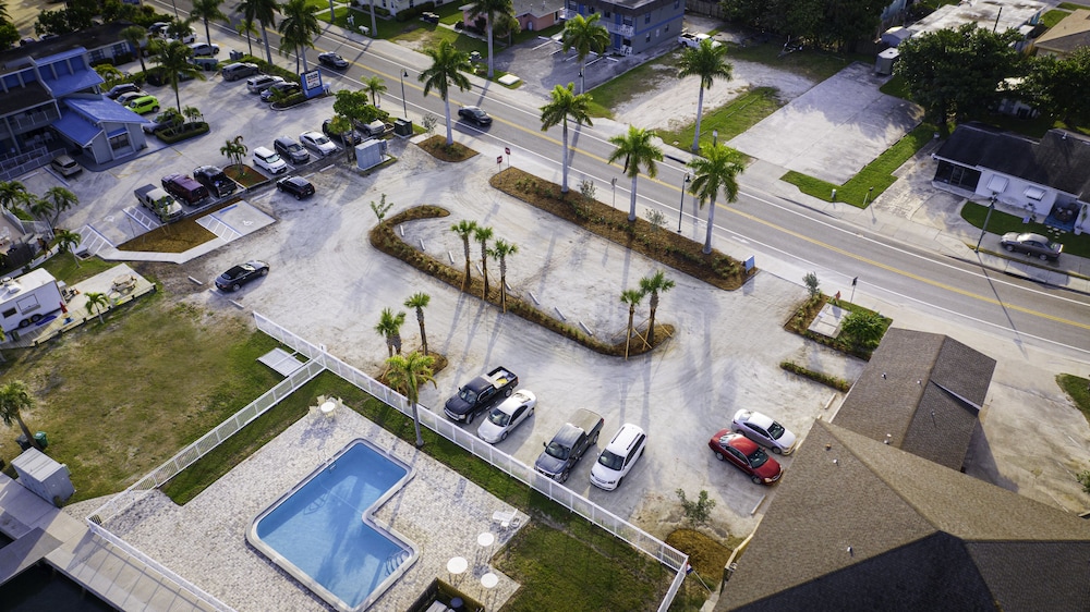 Dockside Inn & Resort - photo 53