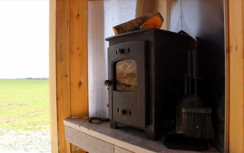 The Shearer’s Hut Sleeps 2 Wood Burner Fire Pit — Carmarthen — photo 3