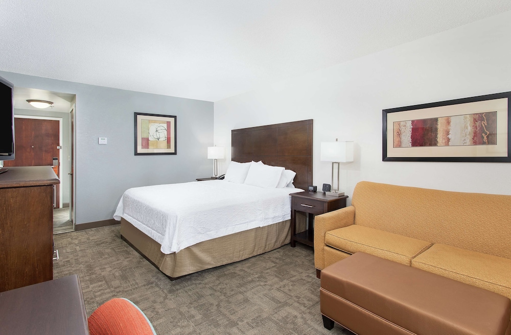 Hampton Inn Cullman - photo 9