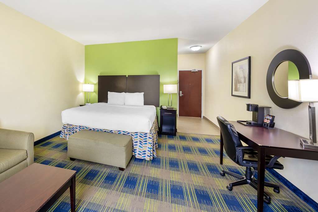 Best Western Plus Pratt - photo 28