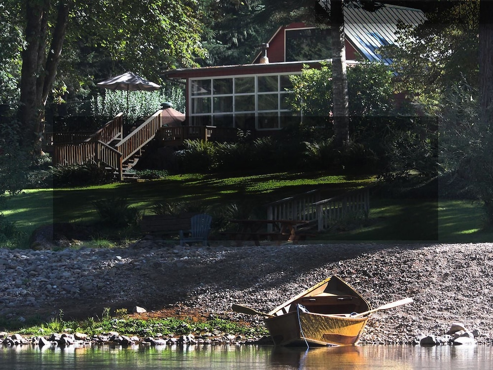 The Wayfarer Resort — hotel in Weed
