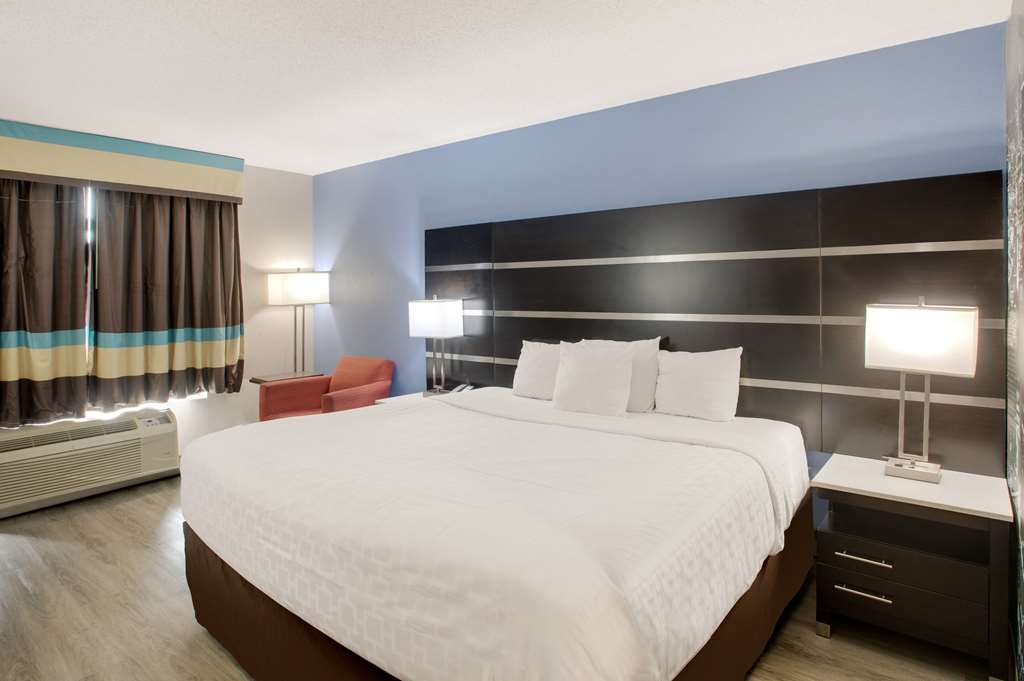 Clarion Pointe Atlanta Airport College Park - photo 13