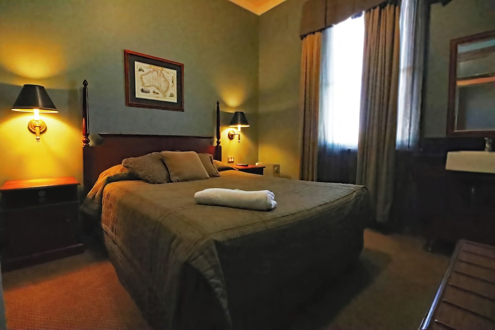 Royal Hotel Guyra in Guyra, Australia