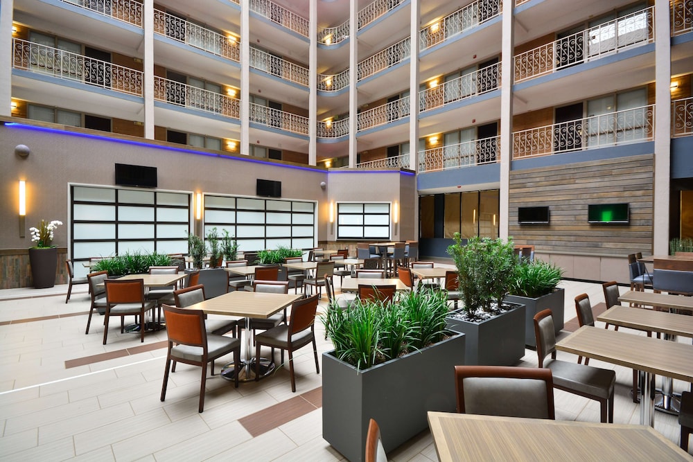 Embassy Suites by Hilton Denver Central Park - photo 31