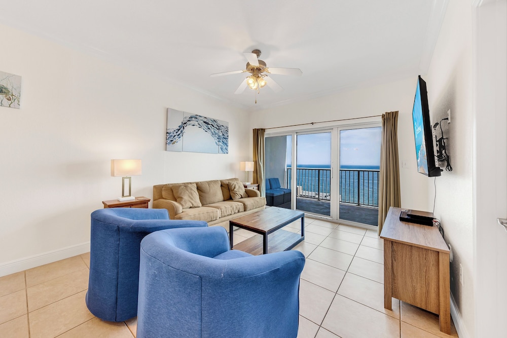 Crystal Tower Comfort Condos by Hosteeva - photo 47
