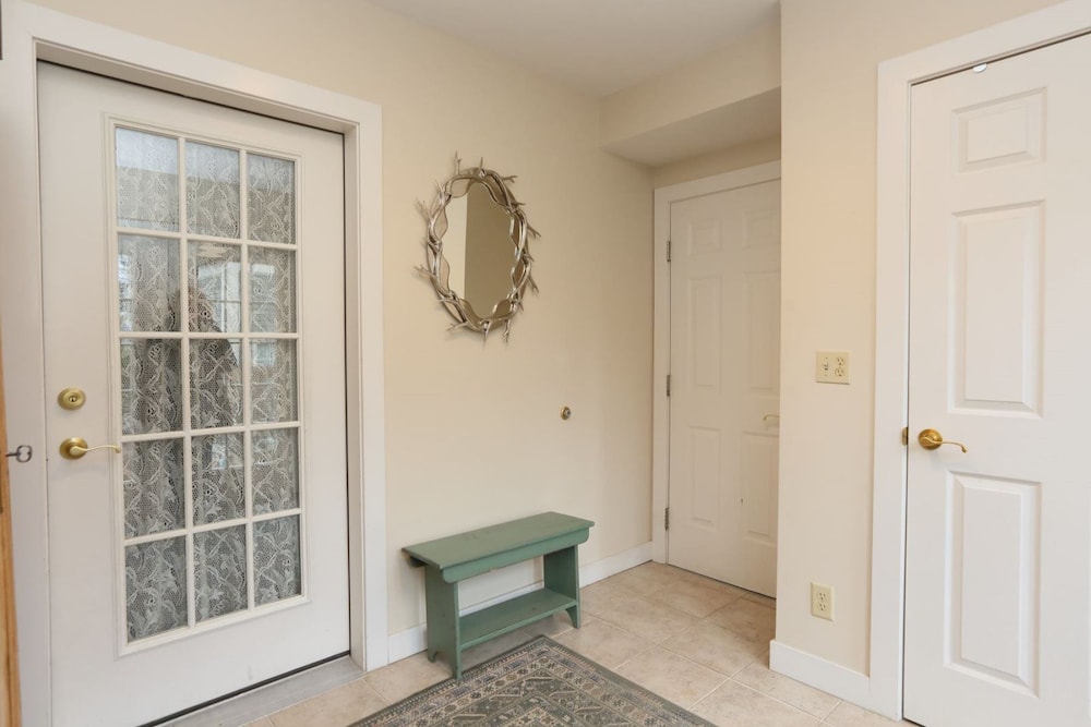 Upscale 3BR Topnotch Overlook - photo 9