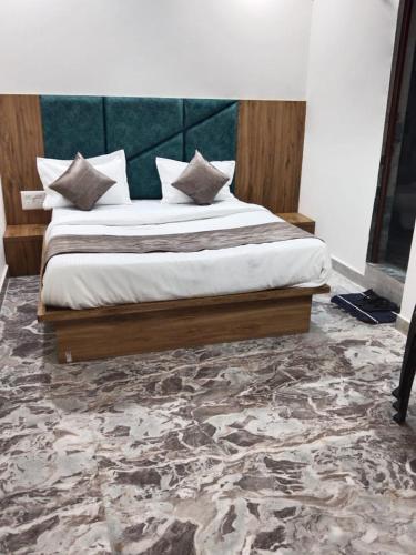 Hotel Sunrise Rooms in Ahmedabad, India