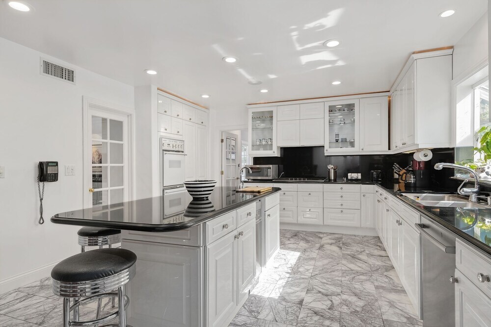 Hollywood Hills Upscale - photo 14