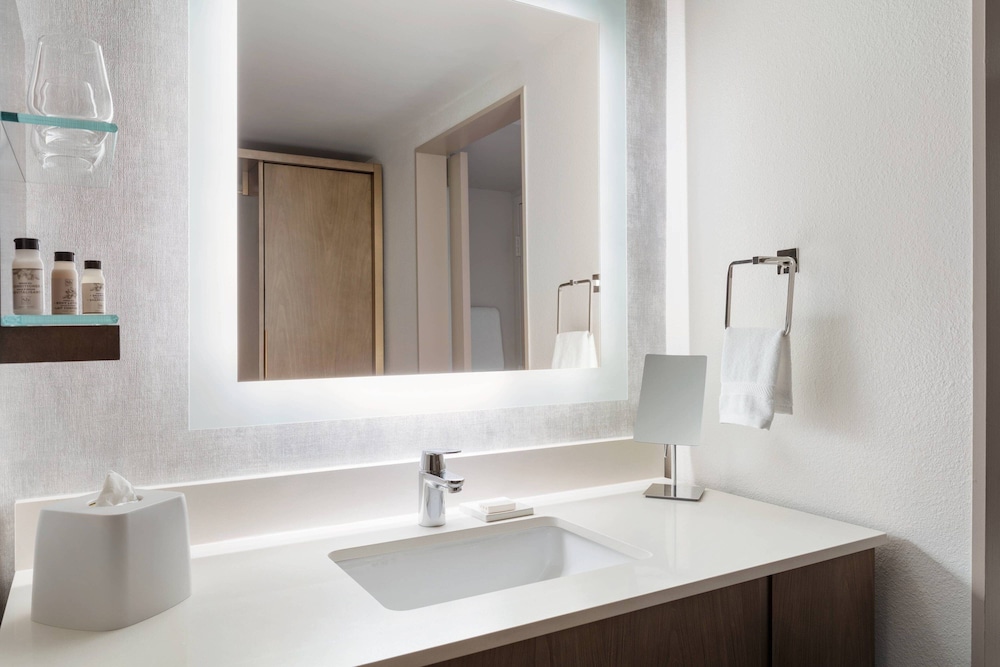 Delta Hotels by Marriott Virginia Beach Waterfront Suites - photo 21