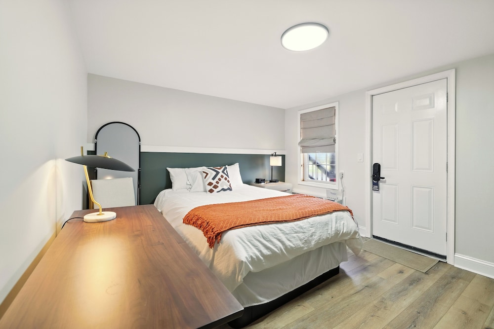 Hillside Motel LLC - photo 27