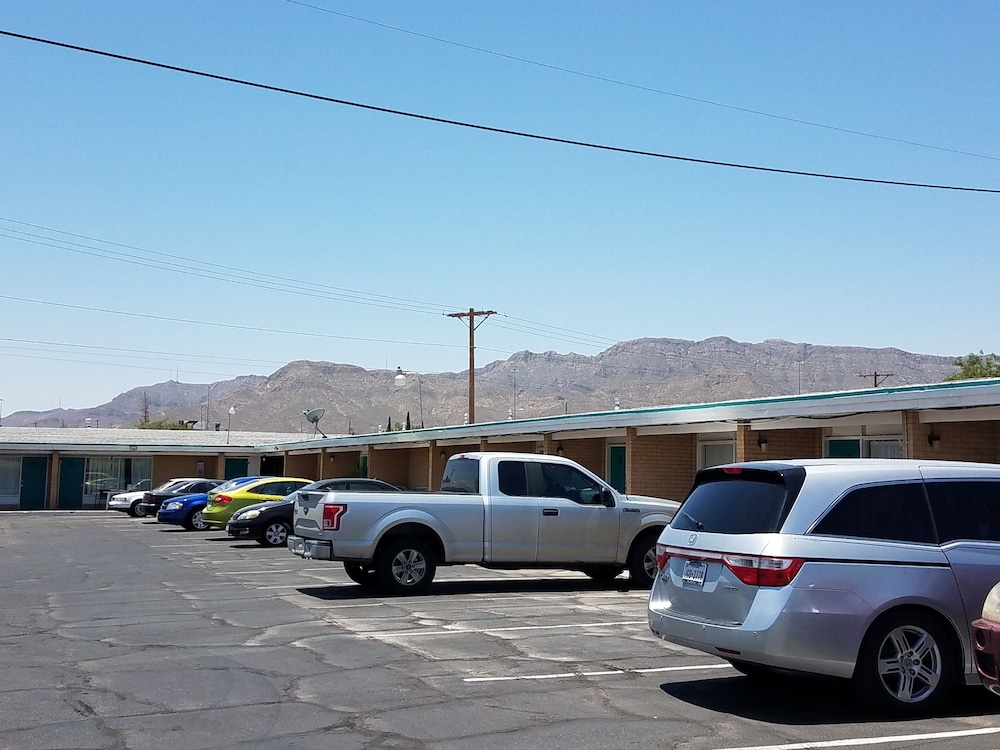 Beverly Crest Motor Inn - photo 14