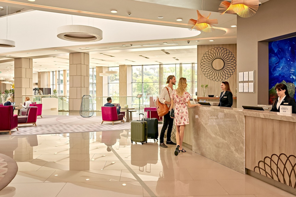 Lobby lounge