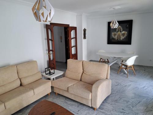 Encanto Urbano: Piso Centrico Totalmente Equipado — hotel in Lebrija