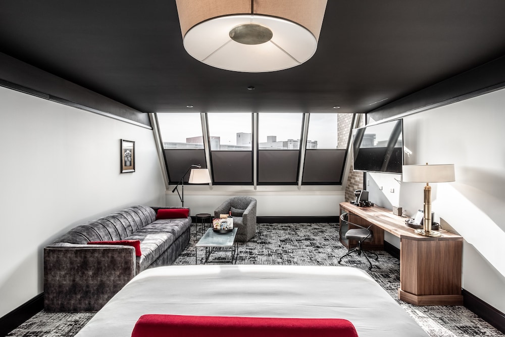 Bottleworks Hotel - photo 21