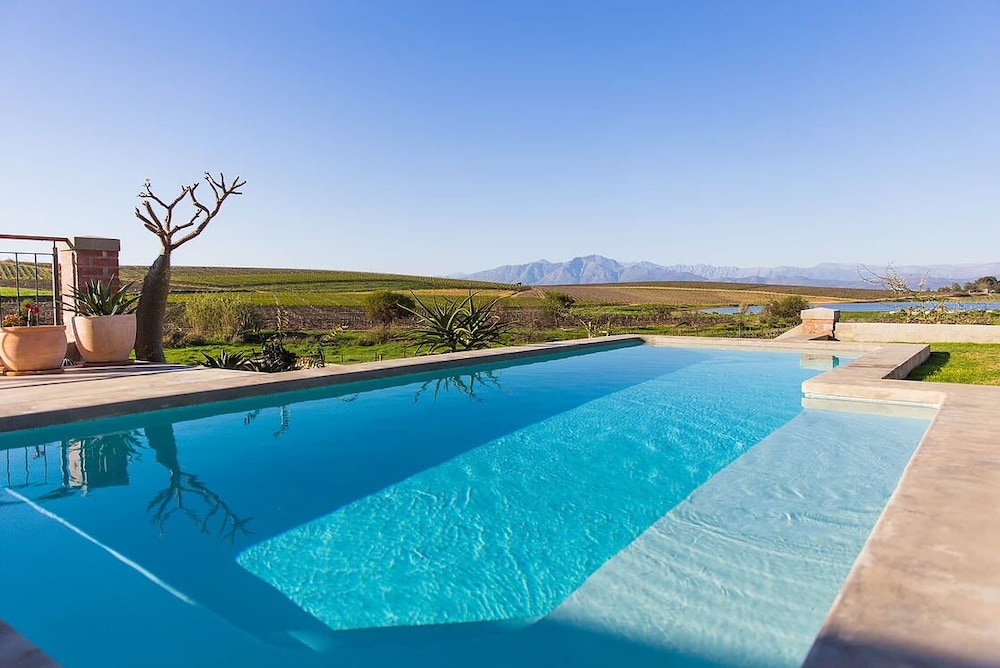 Vineyard Views Country House — 4-Star Luxury Hotel in Cape Town, South Africa