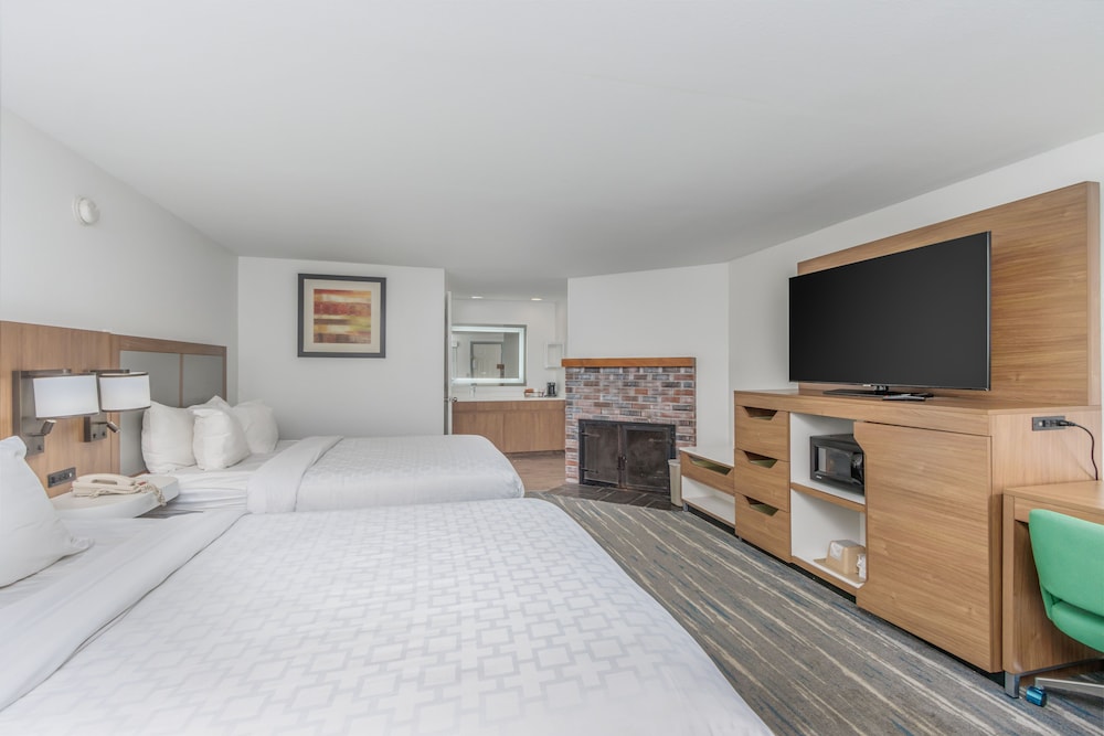 Crossroads Inn & Suites - photo 24