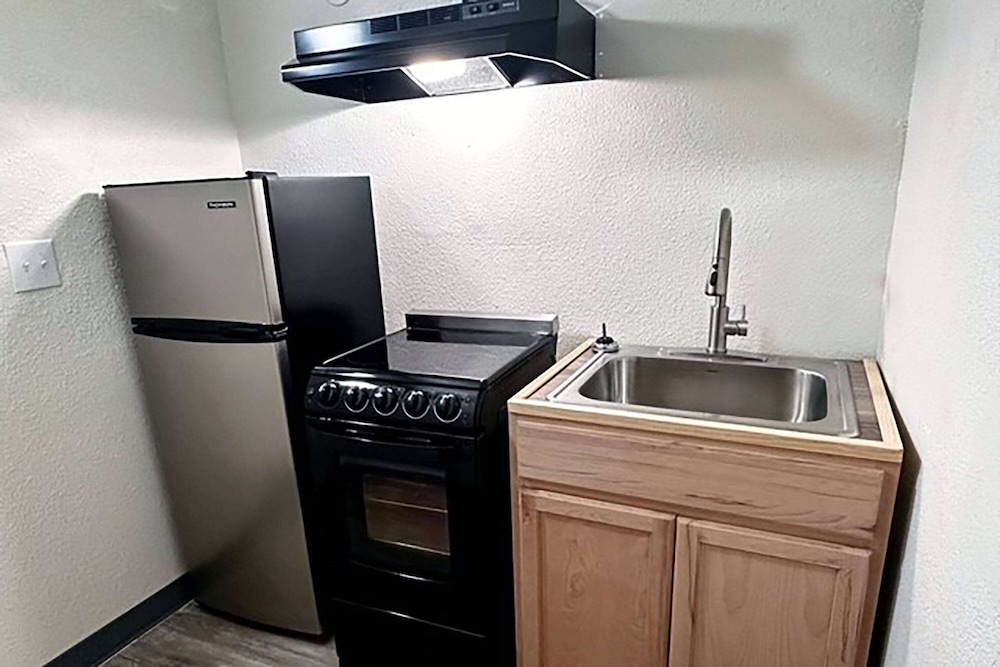 Studio City Suites a Travelodge by Wyndham - photo 24