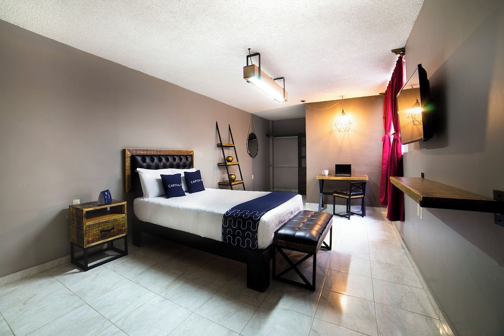Capital O Hotel Diez in Celaya, Mexico