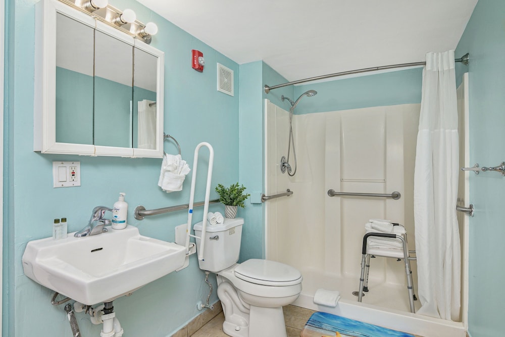 Latitude 26 Waterfront Resort & Marina - photo 52