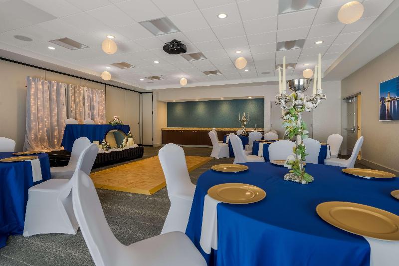 Hilton Garden Inn Rockford - photo 26