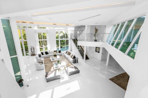Villa Loggia Oasis Luxurious 6BD 7BA with Resort Style Pool - photo 100