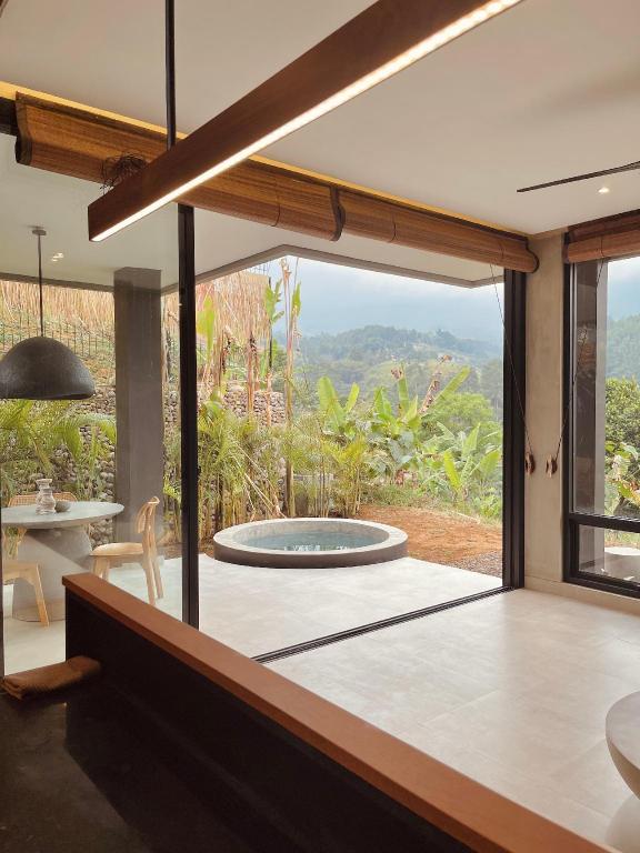 The Hill By The Villas 100 — 4-Star Luxury Hotel in Bogor, Indonesia